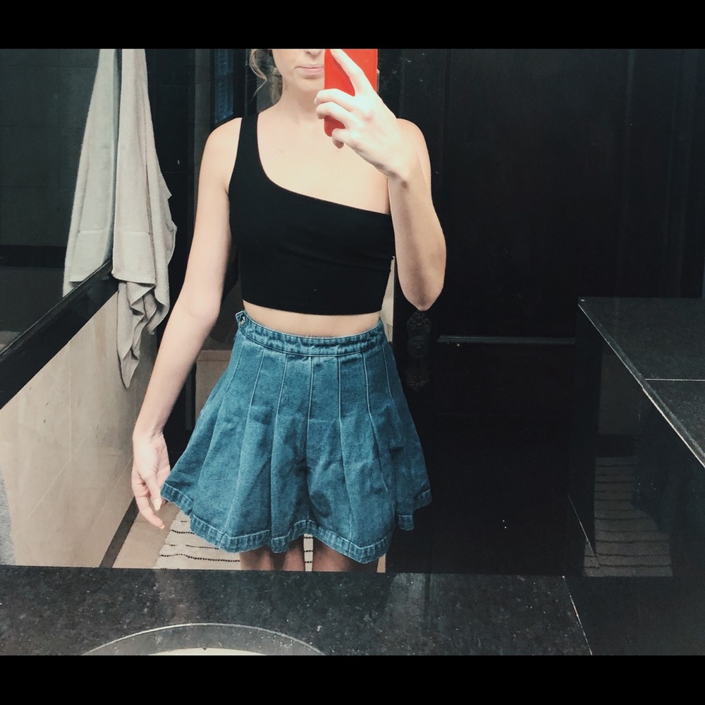 Pleated denim skirt